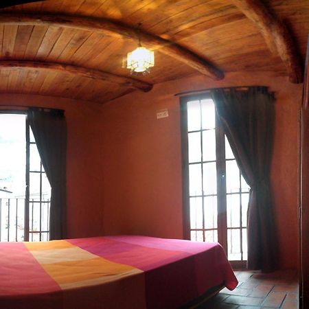 Jade Hotel Ubrique Bilik gambar